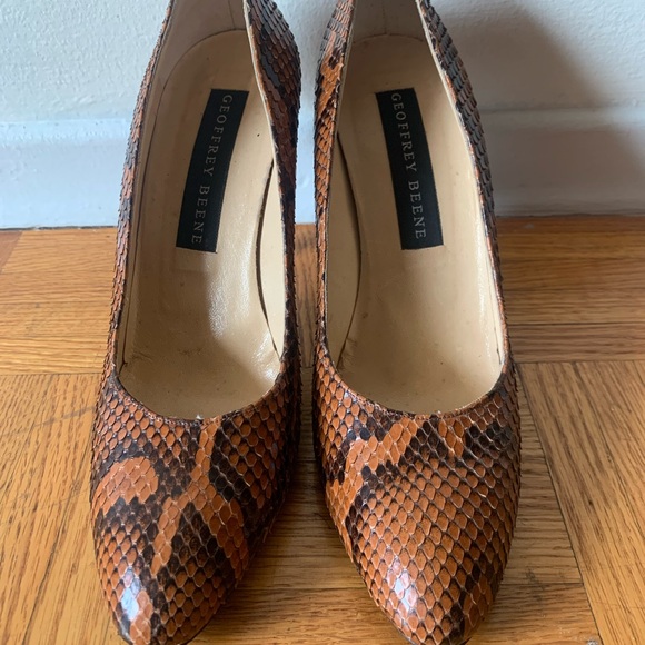 Geoffrey Beene snakeskin pumps - Picture 6 of 8